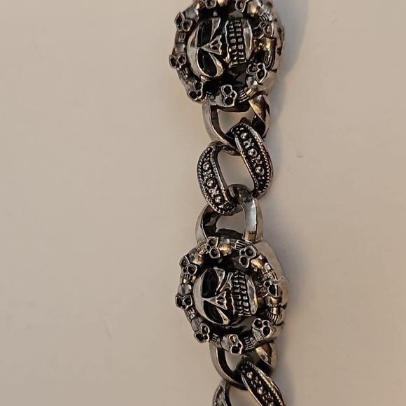 SKULL Antiqued Silverstone 8" Long Bracelet - Picture 8 of 9